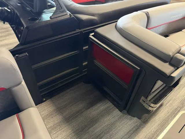 Slide: The Image of Bennington M Swingback 24 MSB Tritoon 2025 - 12