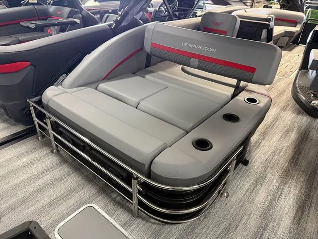 Slide: The Image of Bennington M Swingback 24 MSB Tritoon 2025 - 30