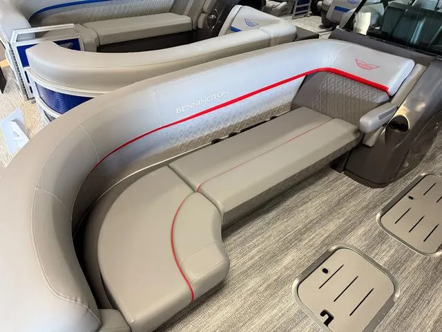 Slide: The Image of Bennington M Swingback 24 MSB Tritoon 2025 - 6