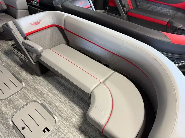 Slide: The Image of Bennington M Swingback 24 MSB Tritoon 2025 - 8