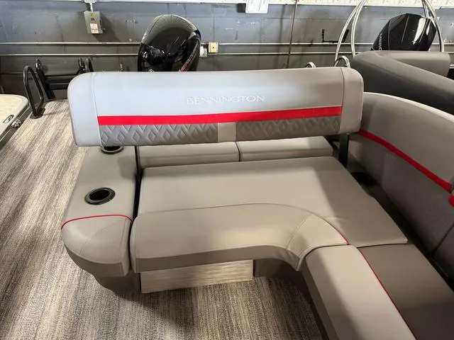 Slide: The Image of Bennington M Swingback 24 MSB Tritoon 2025 - 26