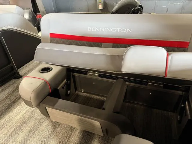 Slide: The Image of Bennington M Swingback 24 MSB Tritoon 2025 - 27