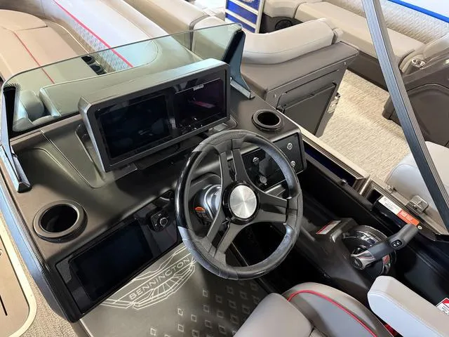 Slide: The Image of Bennington M Swingback 24 MSB Tritoon 2025 - 17