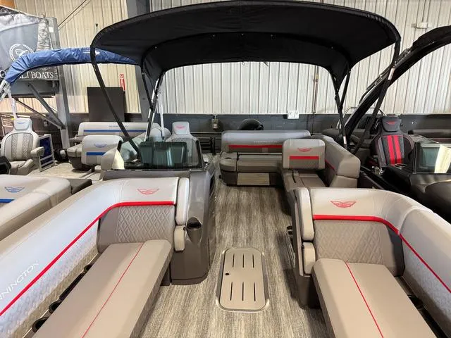 Slide: The Image of Bennington M Swingback 24 MSB Tritoon 2025 - 5