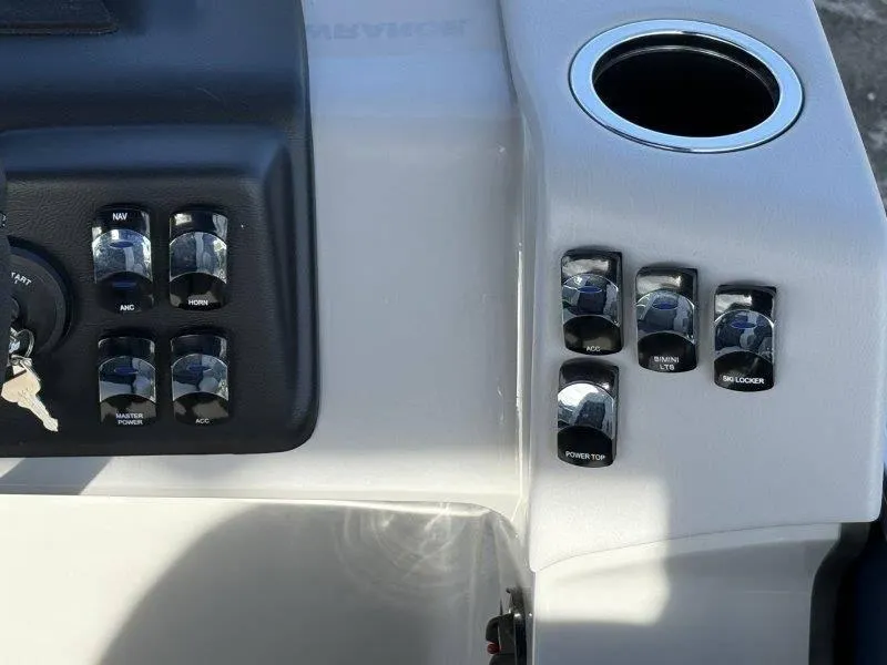 Slide: The Image of Harris Cruiser 230 SL 2025 - 26