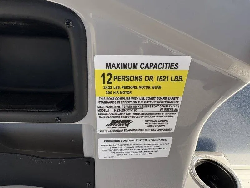 Slide: The Image of Harris Cruiser 230 SL 2025 - 31