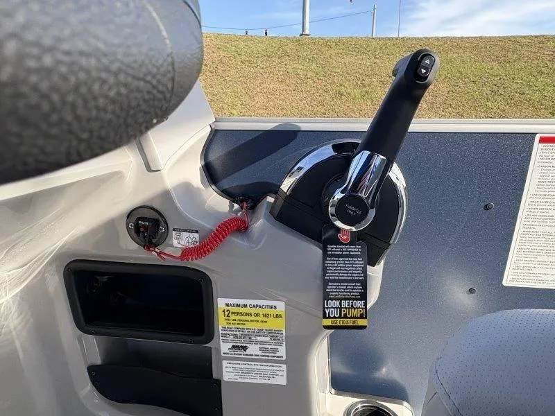 Slide: The Image of Harris Cruiser 230 SL 2025 - 34