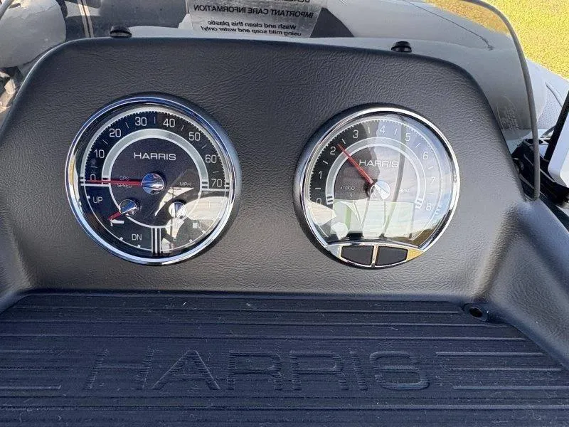 Slide: The Image of Harris Cruiser 230 SL 2025 - 35