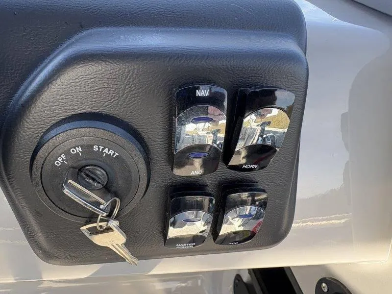 Slide: The Image of Harris Cruiser 230 SL 2025 - 51