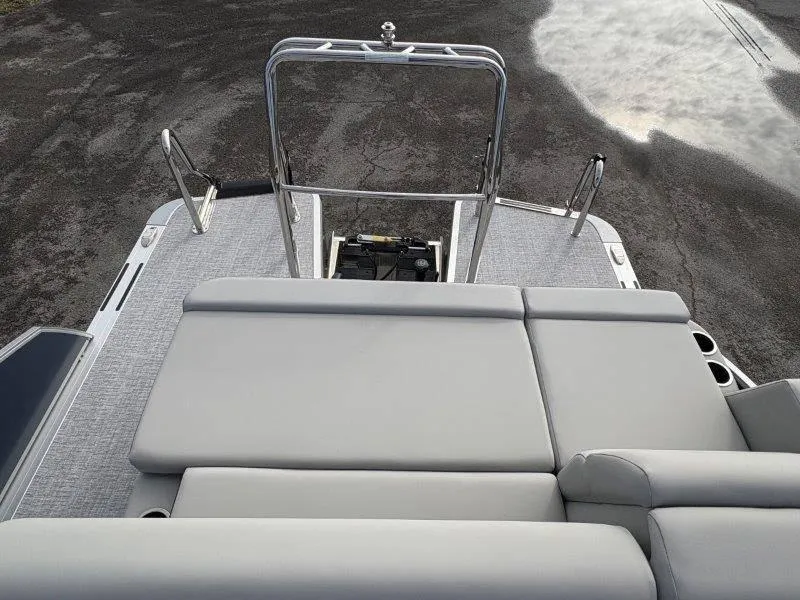 Slide: The Image of Harris Cruiser 230 SL 2025 - 62