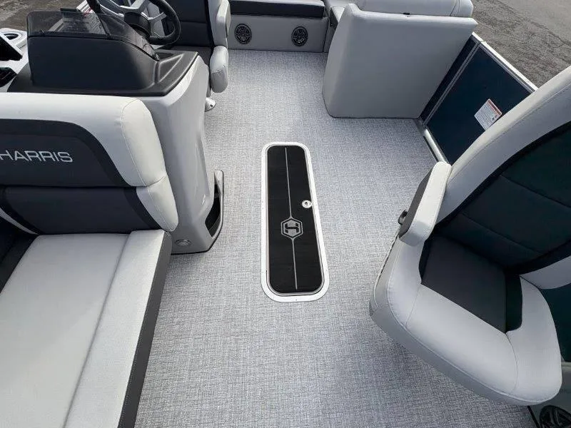 Slide: The Image of Harris Cruiser 230 SL 2025 - 70