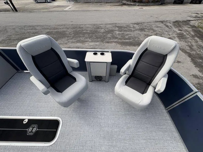 Slide: The Image of Harris Cruiser 230 SL 2025 - 75