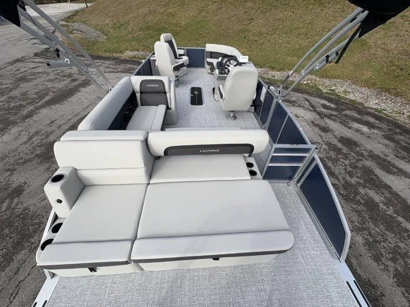 Slide: The Image of Harris Cruiser 230 SL 2025 - 82