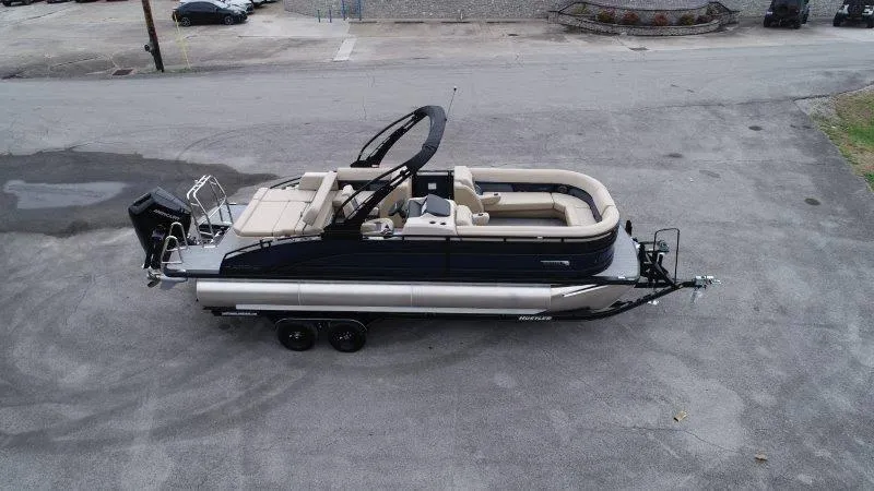 Slide: The Image of Harris Solstice 250 SL 2025 - 11