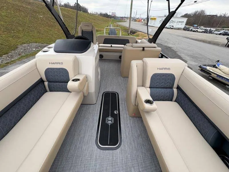 Slide: The Image of Harris Solstice 250 SL 2025 - 32