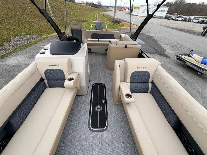 Slide: The Image of Harris Solstice 250 SL 2025 - 33