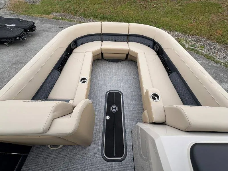 Slide: The Image of Harris Solstice 250 SL 2025 - 34