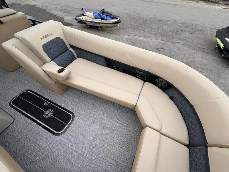 Slide: The Image of Harris Solstice 250 SL 2025 - 35