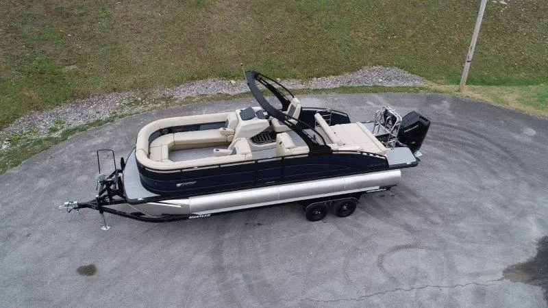 Slide: The Image of Harris Solstice 250 SL 2025 - 4