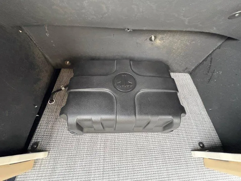 Slide: The Image of Harris Solstice 250 SL 2025 - 41