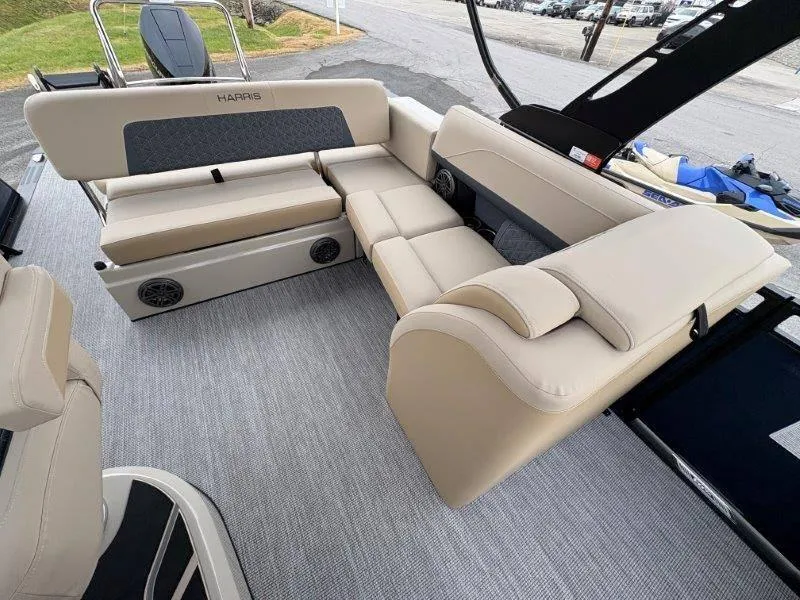 Slide: The Image of Harris Solstice 250 SL 2025 - 42