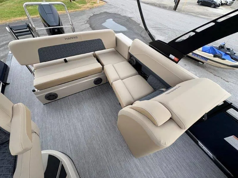 Slide: The Image of Harris Solstice 250 SL 2025 - 45