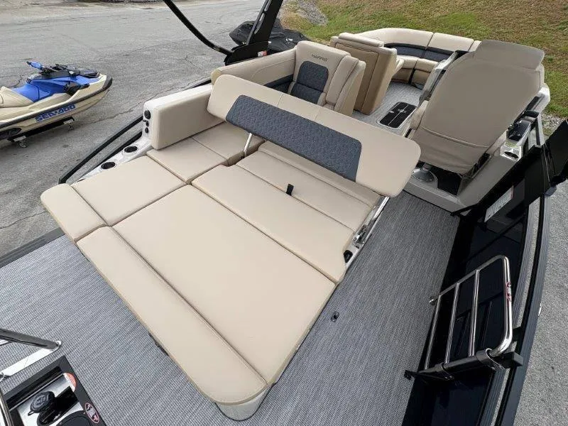 Slide: The Image of Harris Solstice 250 SL 2025 - 48