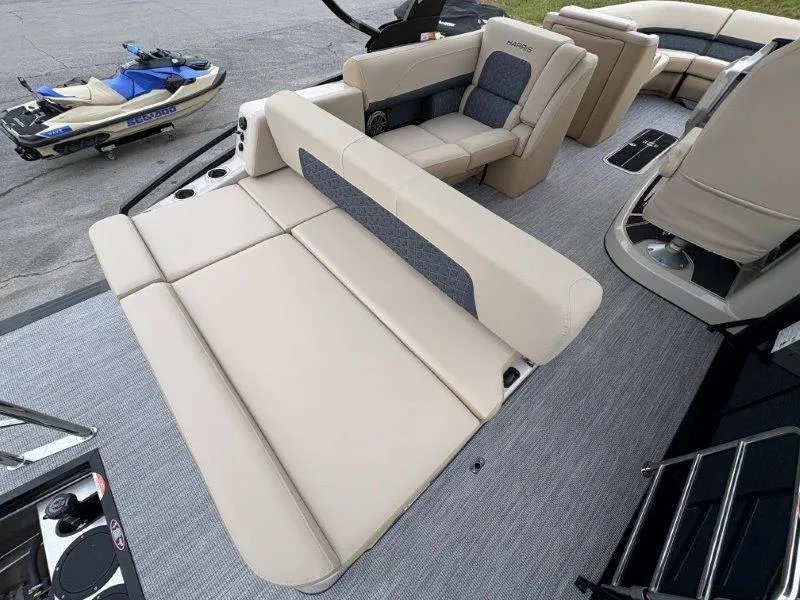 Slide: The Image of Harris Solstice 250 SL 2025 - 49