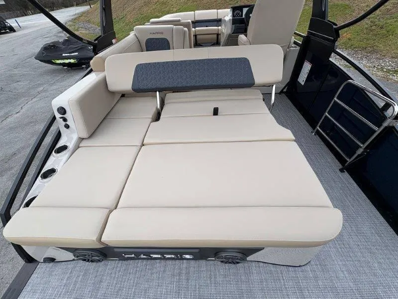 Slide: The Image of Harris Solstice 250 SL 2025 - 52