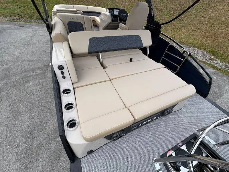 Slide: The Image of Harris Solstice 250 SL 2025 - 53