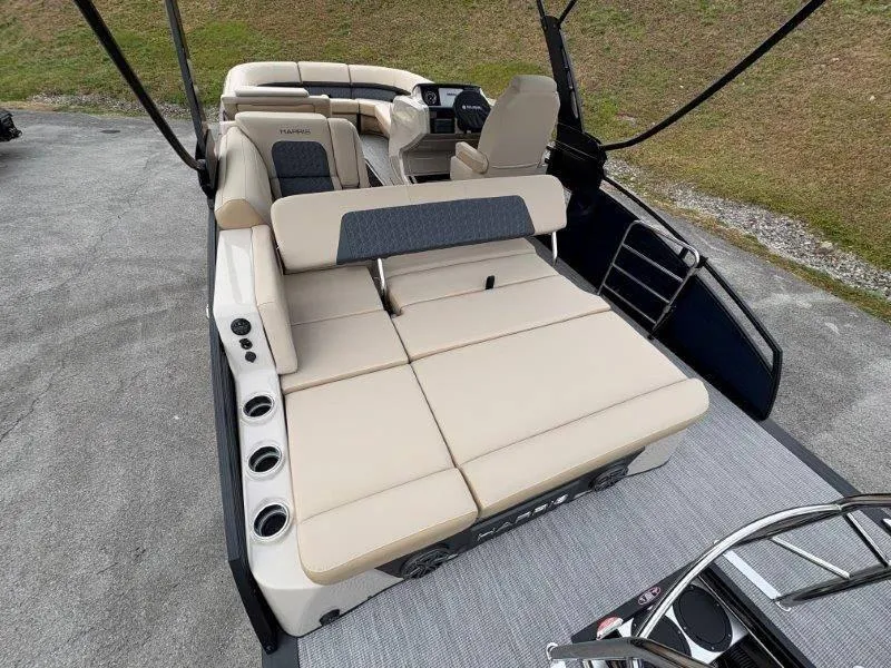 Slide: The Image of Harris Solstice 250 SL 2025 - 54