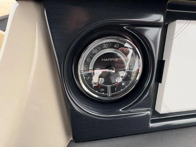 Slide: The Image of Harris Solstice 250 SL 2025 - 56