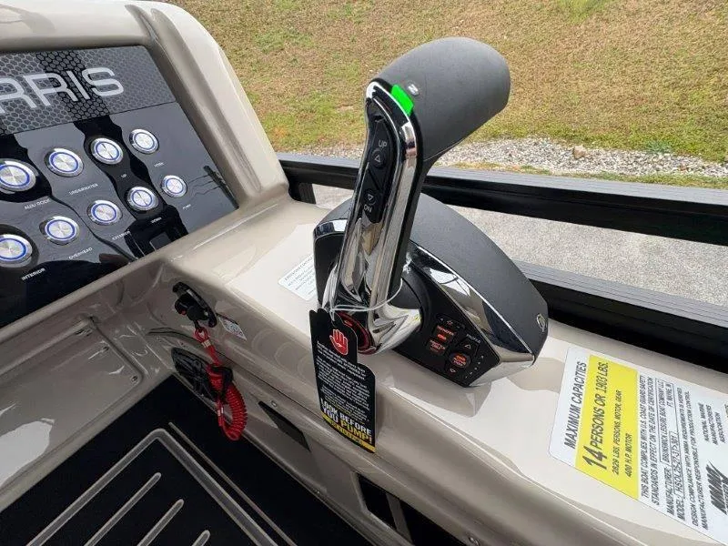 Slide: The Image of Harris Solstice 250 SL 2025 - 58