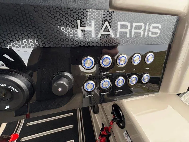 Slide: The Image of Harris Solstice 250 SL 2025 - 62