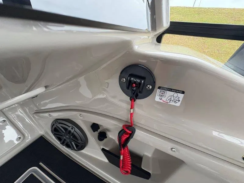 Slide: The Image of Harris Solstice 250 SL 2025 - 64