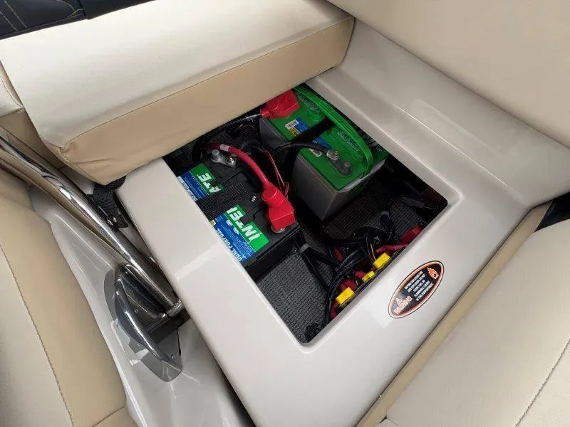 Slide: The Image of Harris Solstice 250 SL 2025 - 65