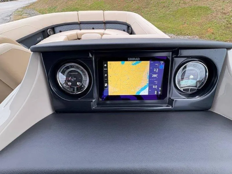 Slide: The Image of Harris Solstice 250 SL 2025 - 69