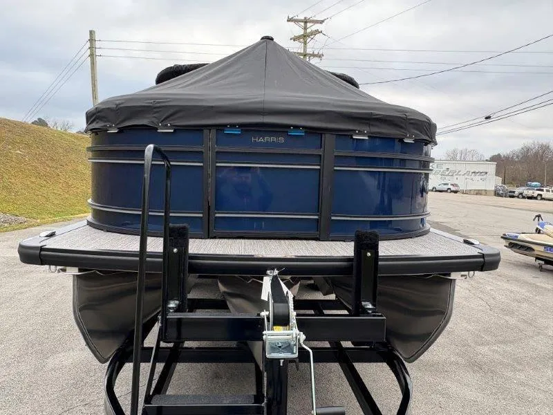 Slide: The Image of Harris Solstice 250 SL 2025 - 82