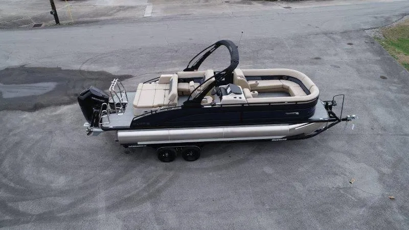 Slide: The Image of Harris Solstice 250 SL 2025 - 9