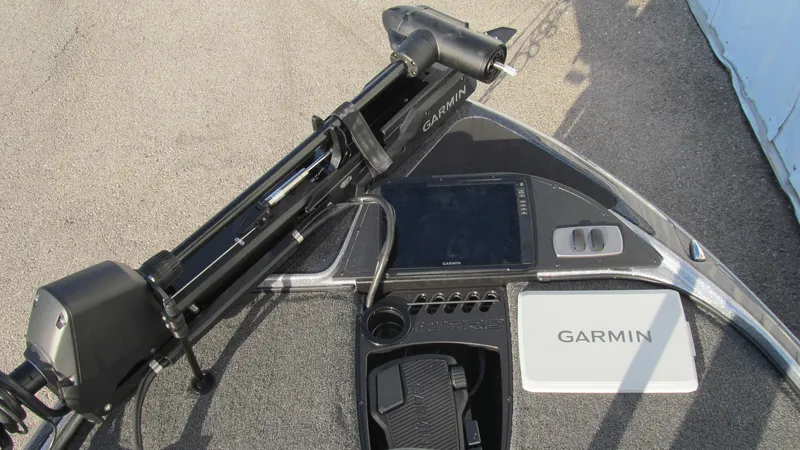 Slide: The Image of Nitro Z18 Pro 2025 boat dashboard with Garmin navigation system. - 10