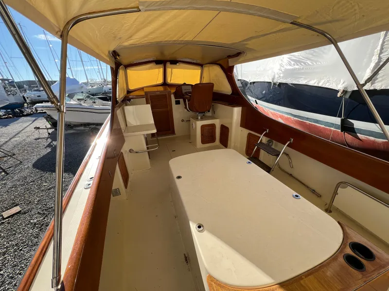 Slide: The Image of Hinckley Yachts 36 2000 - 10