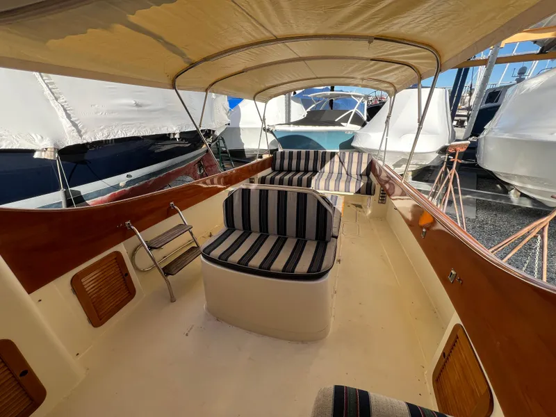 Slide: The Image of Hinckley Yachts 36 2000 - 14