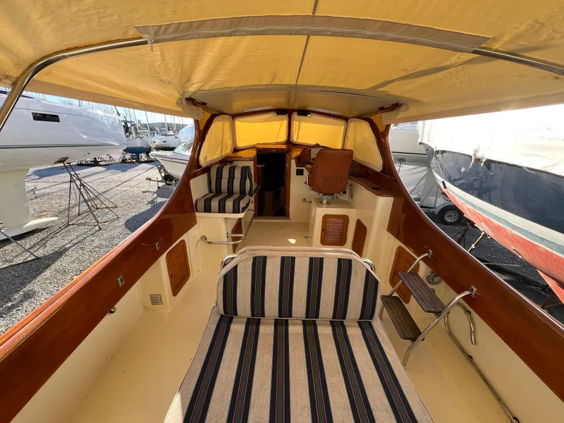 Slide: The Image of Hinckley Yachts 36 2000 - 16