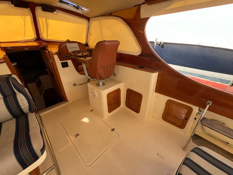 Slide: The Image of Hinckley Yachts 36 2000 - 17