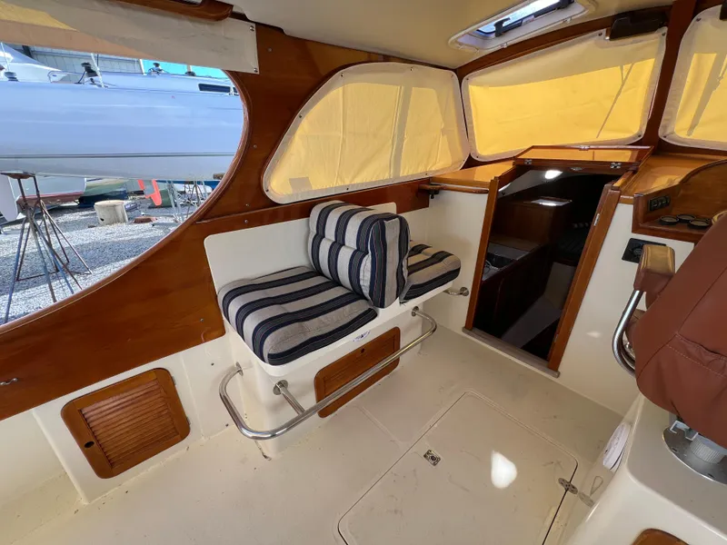 Slide: The Image of Hinckley Yachts 36 2000 - 18