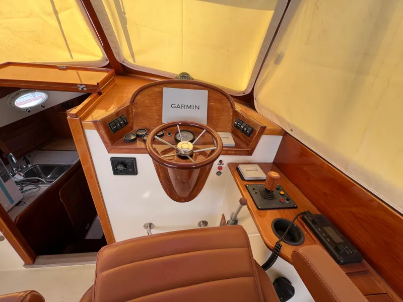 Slide: The Image of Hinckley Yachts 36 2000 - 19