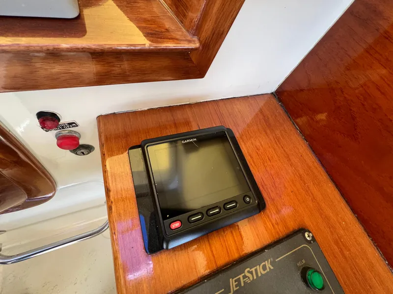 Slide: The Image of Hinckley Yachts 36 2000 - 24