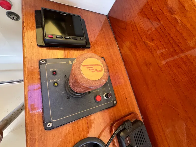 Slide: The Image of Hinckley Yachts 36 2000 - 25