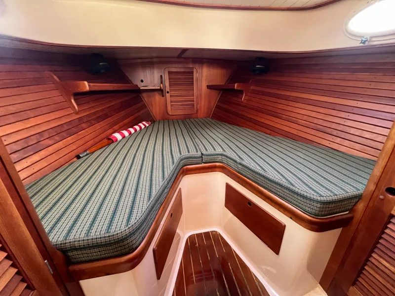 Slide: The Image of Hinckley Yachts 36 2000 - 31