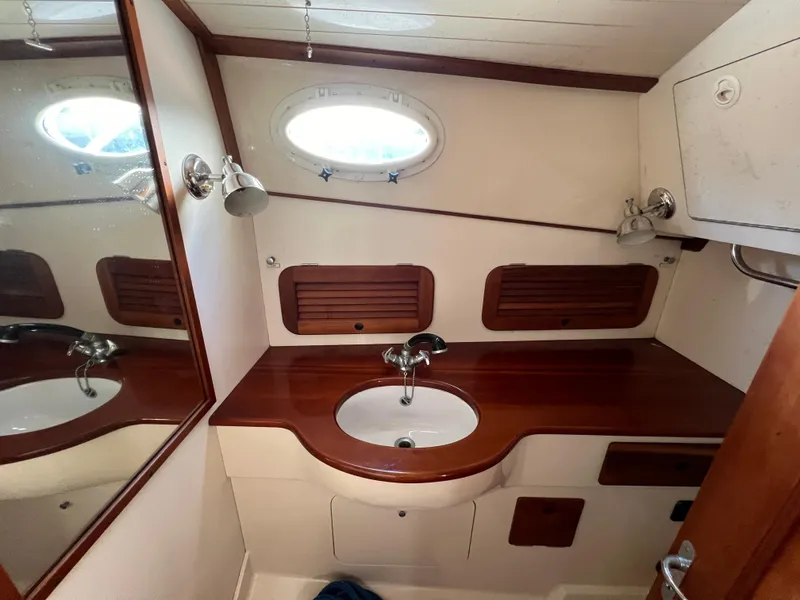 Slide: The Image of Hinckley Yachts 36 2000 - 32